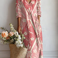 Damen-Kleid im Ethno-Vintage-Stil mit geometrischem Rauten- und Blumenmuster, Leinentasche und Kunstdruck 