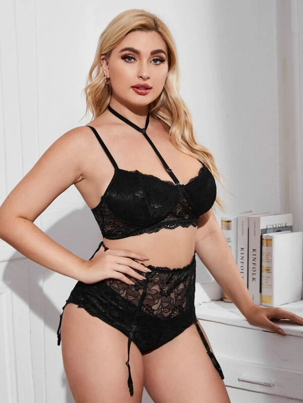 Plus Floral Lace Underwire Garter Lingerie Set